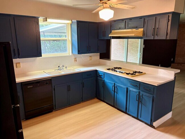 Building Photo - 11401 Indianhead Dr
