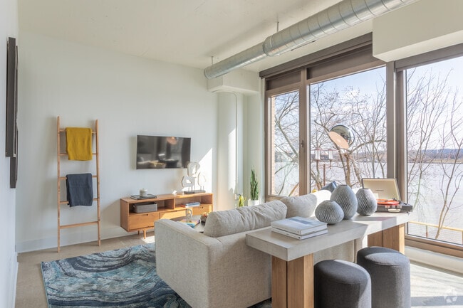 1BR, 1BA - 654SF - Watermark at Buzzard Point Apartments