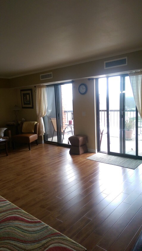 Foto principal - 1405 E Central Rd