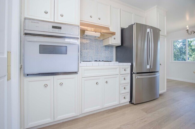 Foto del edificio - 4Bed/2Bath Home in  Kentfield with stellar...