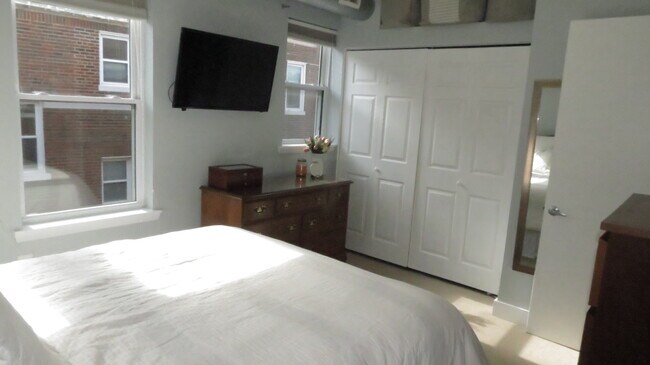 Bedroom - 149 W St NW