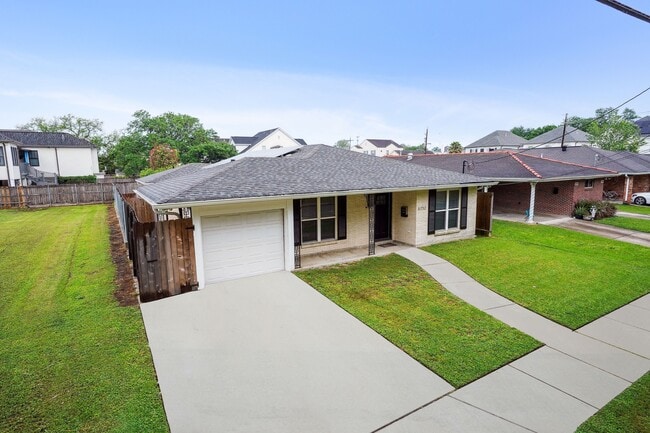 Building Photo - 6752 Fleur De Lis Dr