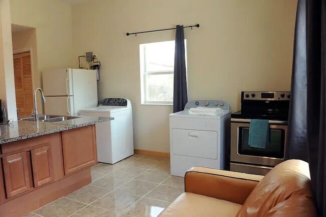 Foto del edificio - 3260 SW 13th Ct
