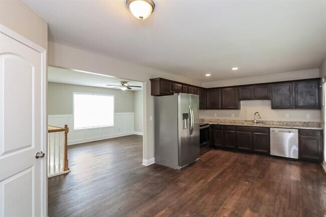 Building Photo - 38 Lazarus Dr