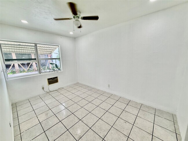 Building Photo - 2041 jackson 4
