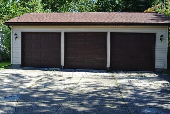 Foto del edificio - 3705 Strandhill Rd