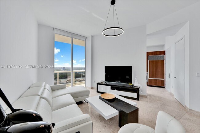 Building Photo - 16001 Collins Ave