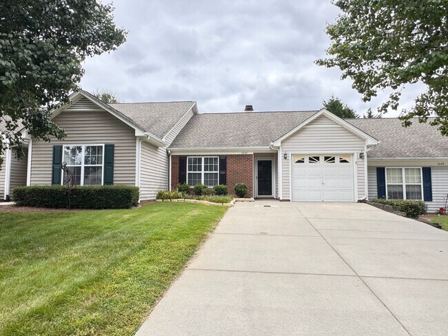 Foto del edificio - 2BR 2BA One Level Townhome with Garage