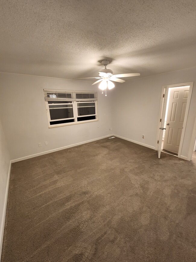 Building Photo - 222 Hendrix Dr