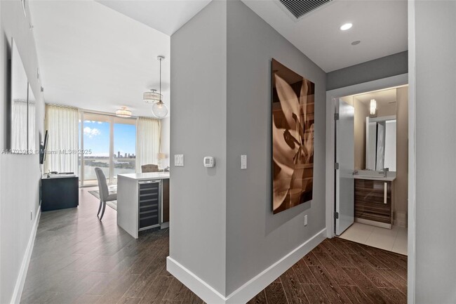 Foto del edificio - 2020 N Bayshore Dr