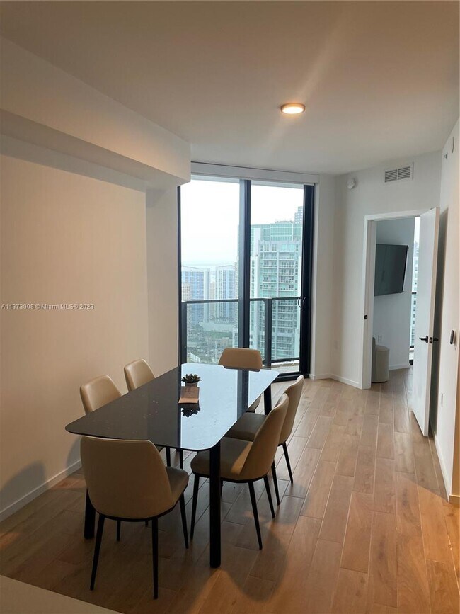 Foto del edificio - 398 NE 5th St