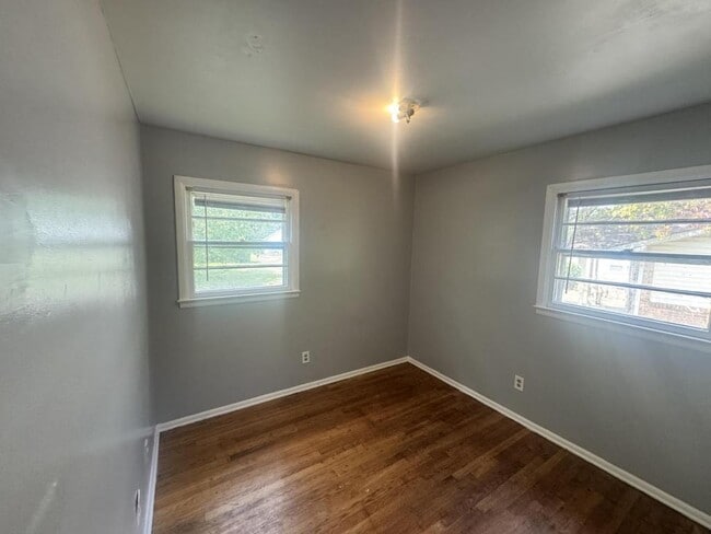 Building Photo - 1416 E Sedgefield Dr