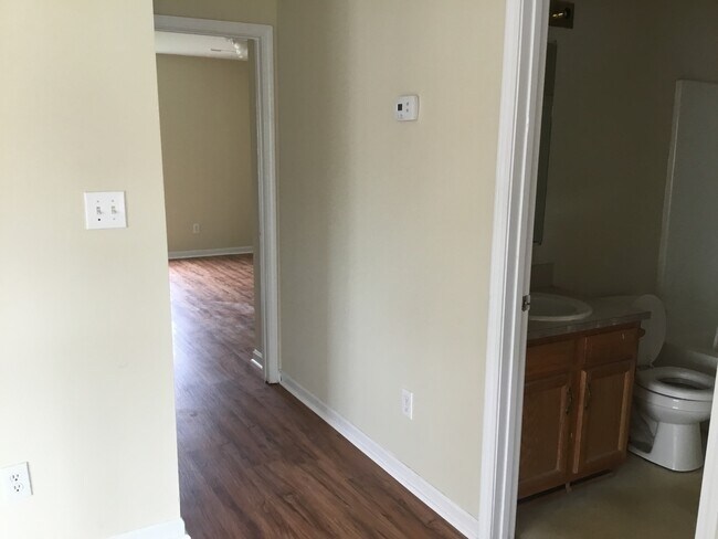 Foto del edificio - 2-Bedroom 2-Bath Renovated Duplex