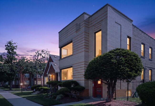 Foto del edificio - 11207 S Emerald Ave