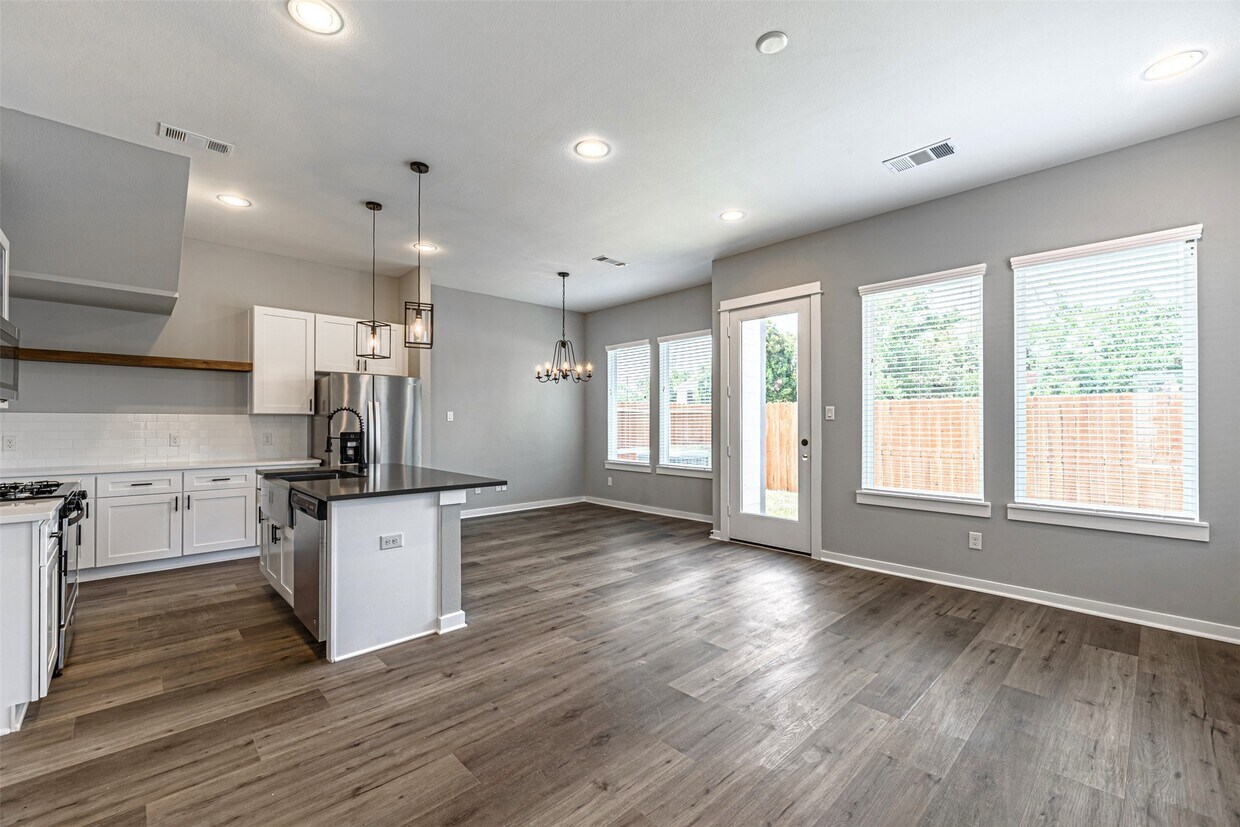 Primary Photo - 8475 Berry Brush Ln