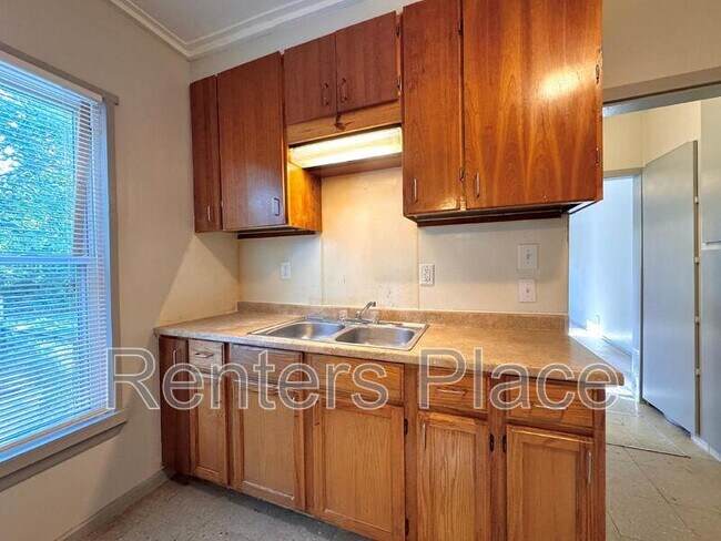 Building Photo - 2608 E Archer St