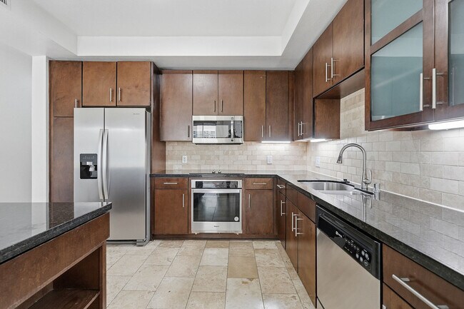 Building Photo - Broadstone Miracle Mile