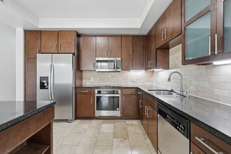 Building Photo - Broadstone Miracle Mile