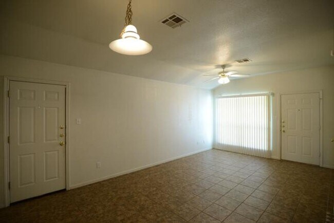 Building Photo - 3705 Woodrow Dr