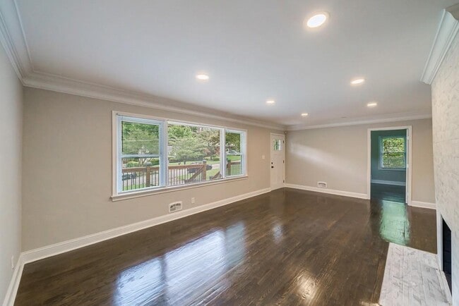 Foto del edificio - 254 Richardson Rd NW