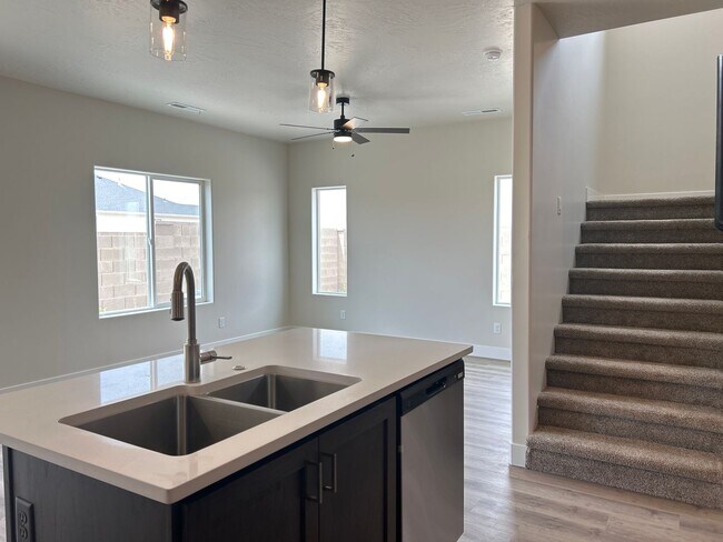 Foto del edificio - Beautiful Townhome!