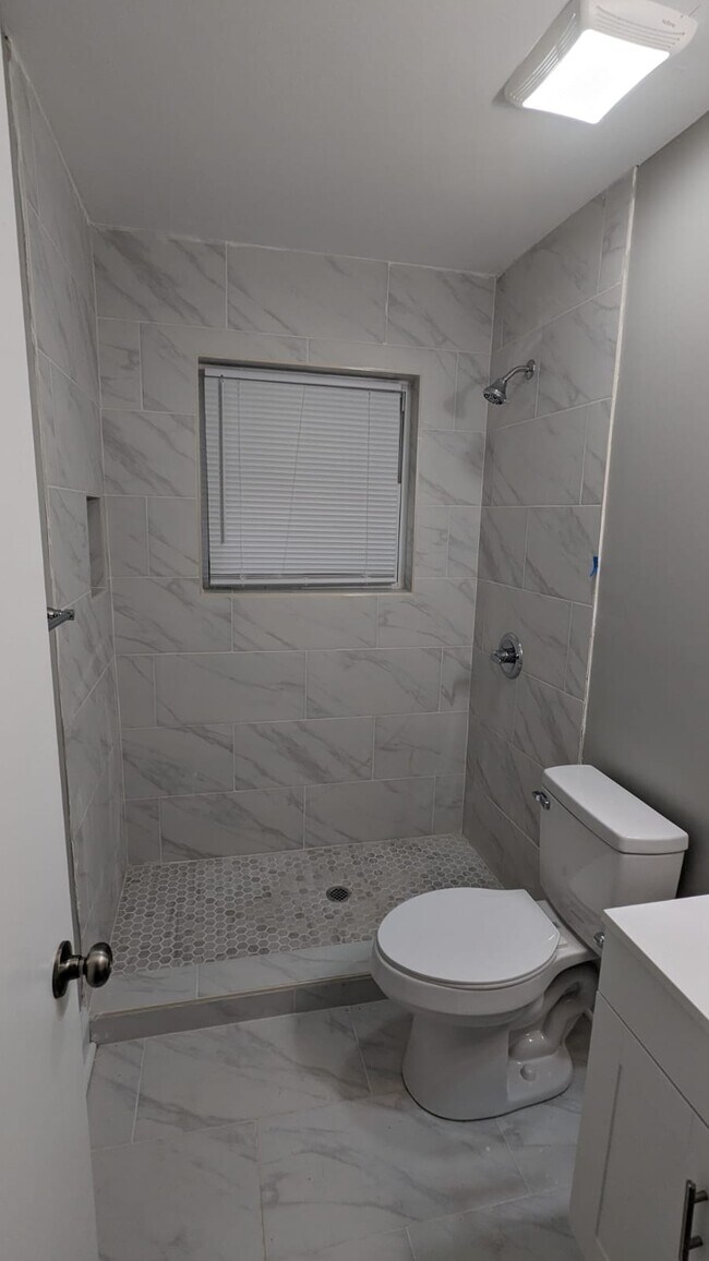 Foto del edificio - 6832 Woodstream Dr