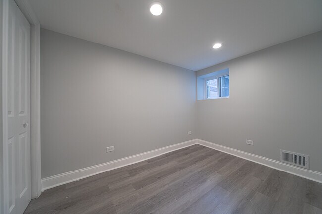 Foto del edificio - 5031 W Maypole Ave