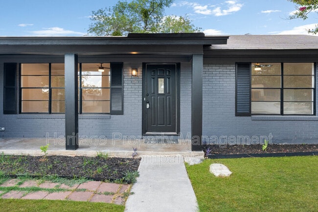 Building Photo - 4407 Bikini Dr