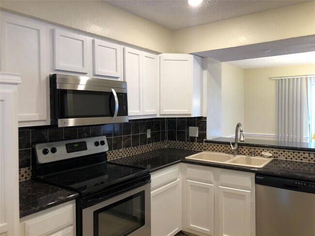 Building Photo - 2621 Entrada Blvd