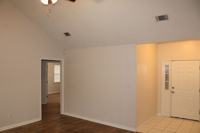 Foto del edificio - 3 Bedroom 2 Bath W/Bonus South Augusta!