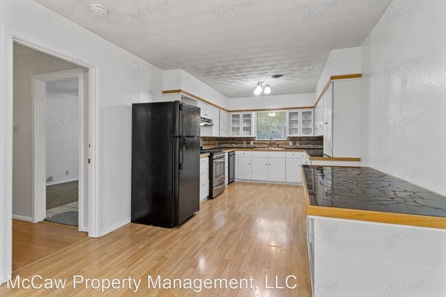 Building Photo - 4 br, 3 bath House - 1618 University Dr.