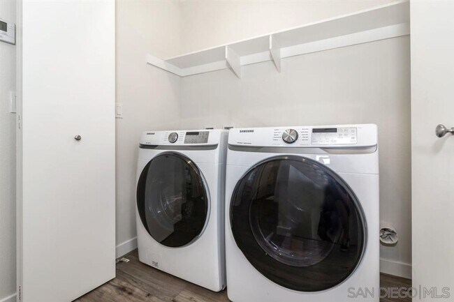 Foto del edificio - 6391-6397 INMAN ST