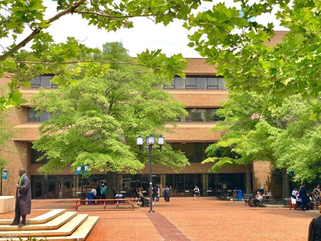 Foto del edificio - 1210 N Calvert St