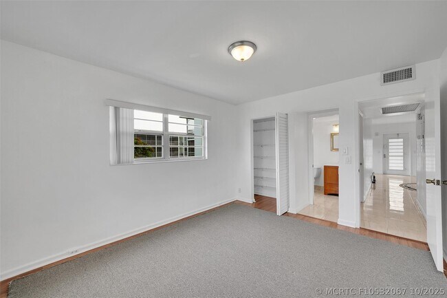 Building Photo - 486 Fanshaw L