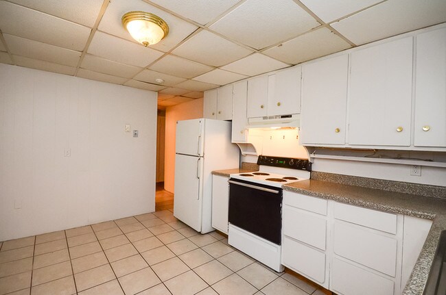 Building Photo - Clean 2BR Apartment (ZRG)