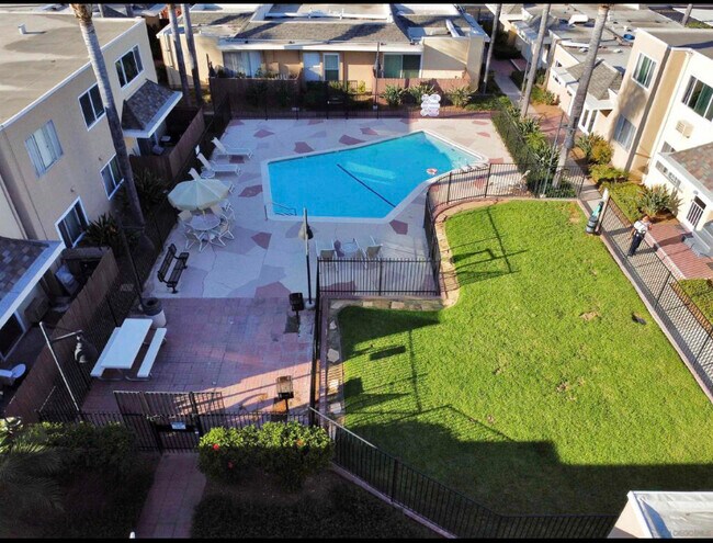 Building Photo - 471 Ballantyne St