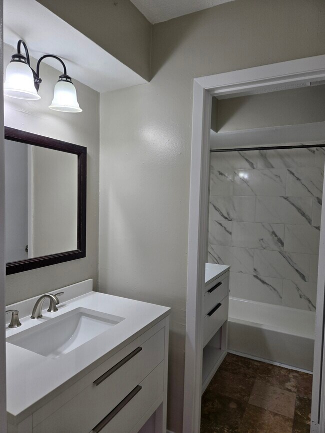 Foto del edificio - 81 E Tri Oaks Ln