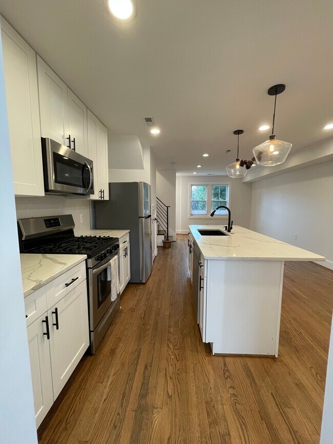 Foto del edificio - 3324 Clay St NE