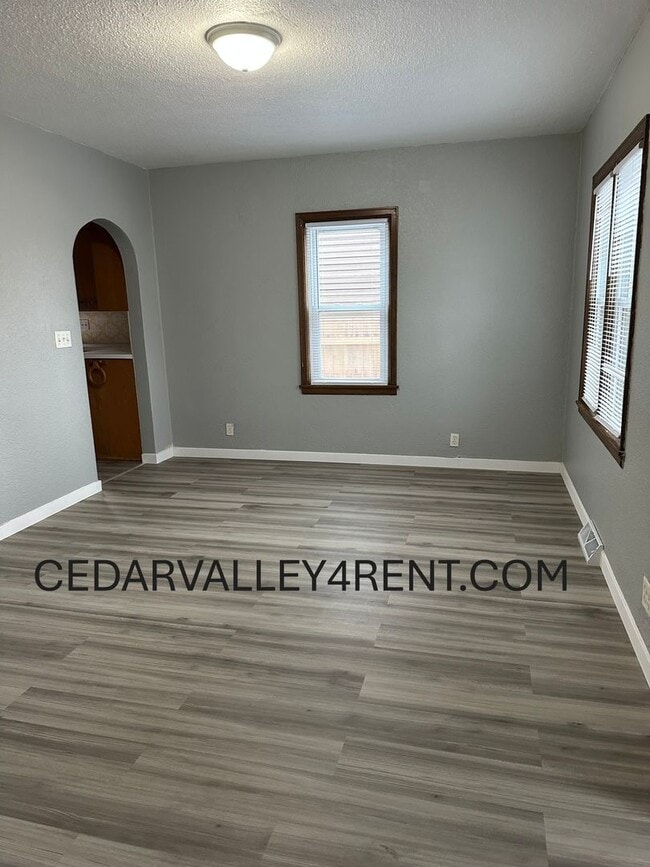 Foto del edificio - 1821 Forest Ave