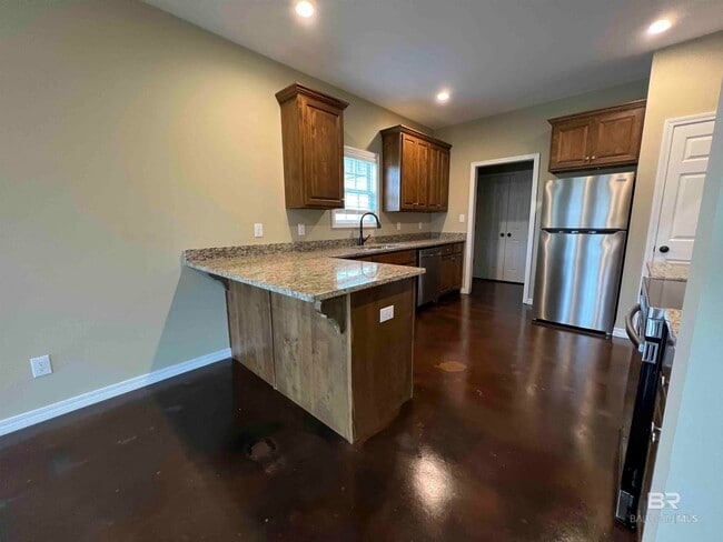 Building Photo - 33122 Stables Dr