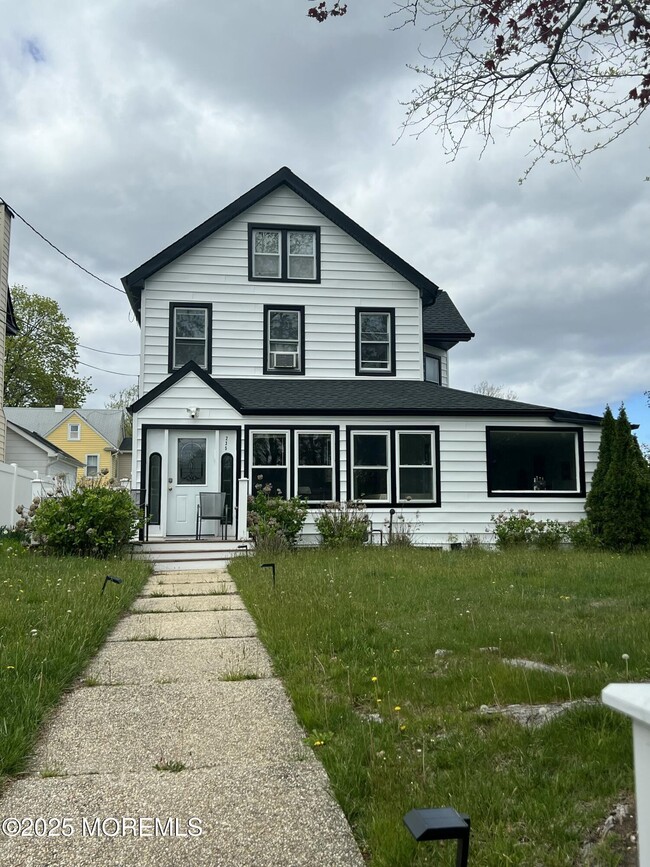 Building Photo - 235 S Lincoln Ave