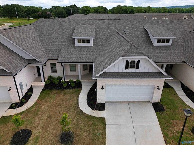 Building Photo - 207 Osceola Cir