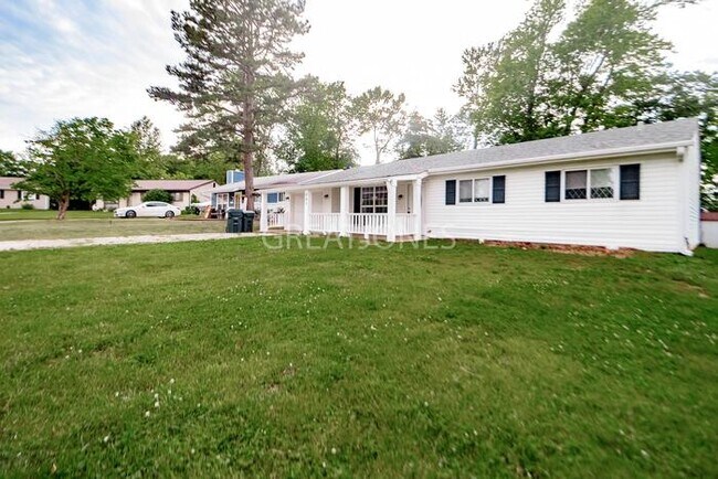 Building Photo - 887 Hill Ct