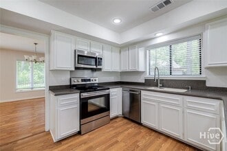 Building Photo - 14 Hemingway Dr