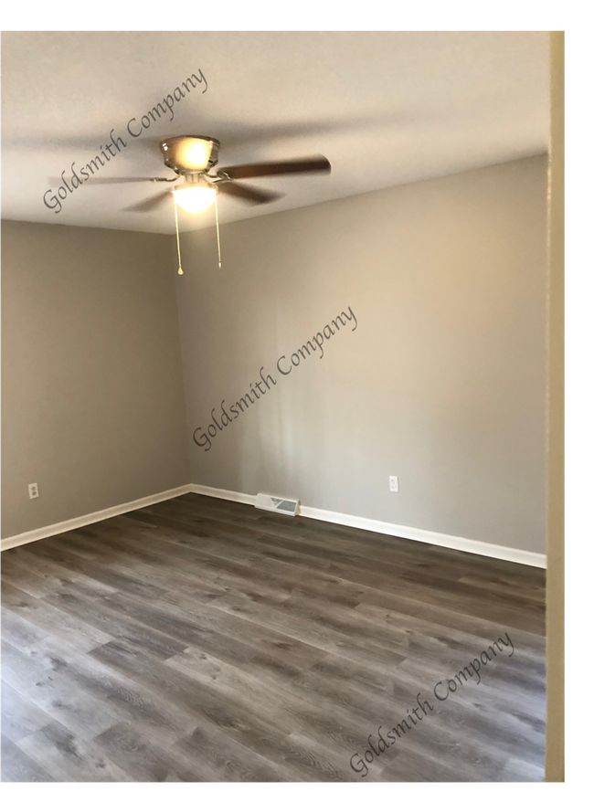 Building Photo - 12 Danhardt St