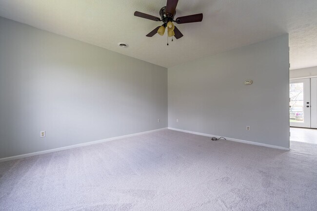 Building Photo - 182 Hart Lane #2, Elizabethton, TN 37643