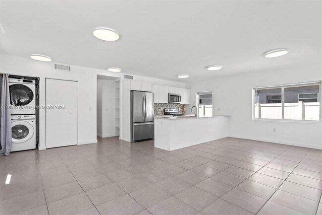 Foto del edificio - 737 NW 4th St