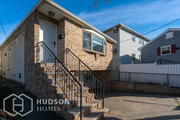 Foto principal - 71 Suburbia Ct