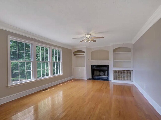 Foto del edificio - 6963 Whispering Oaks Ct