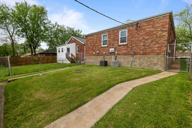 Building Photo - 4980 Fyler Ave